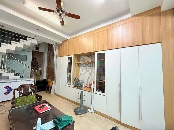 Nhà Đẹp Rộng Rãi - Ngay Mặt Tiền Cmt8 - 5 Tầng - Di Chuyển Thuận Lợi