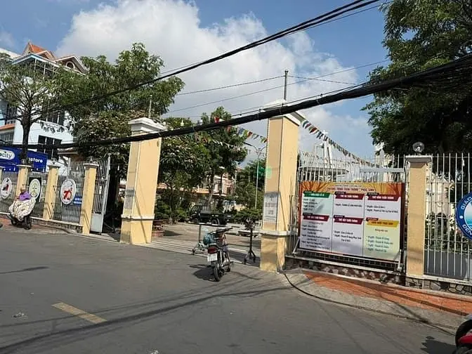 Bán Nhà Trệt Diện Tích Rộng Mặt Tiền Nguyễn Thị Minh Khai, Cần Thơ