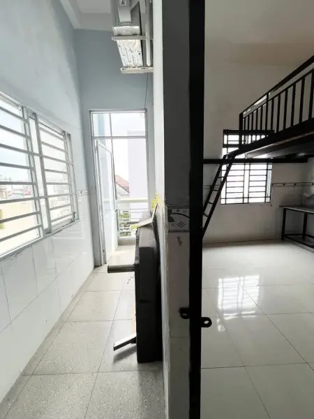 Cho Thuê Phòng Trọ Gác Cao, Có Bancol Và Cửa Sổ Đón Sáng Siêu Thoáng Ngay Trường Đại Học Công Thương