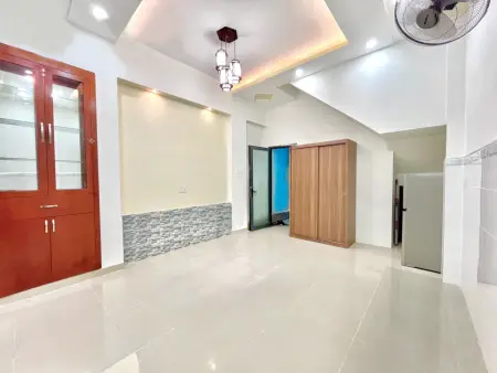 Giảm 500K Tháng Đầu. Phòng Tách Bếp - Rộng Rãi, Thoáng Mát, Lê Văn Thọ Ngay Cv Làng Hoa.