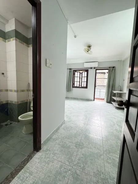 Phòng Máy Lạnh Ban Công Ngay Cao Lỗ Q8