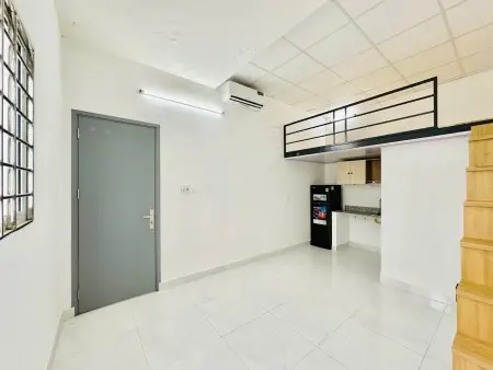 Phòng Mới Cho Thuê Giá Rẻ - Rộng 30M2, Gác Cao - Ngay Nguyễn Văn Quá
