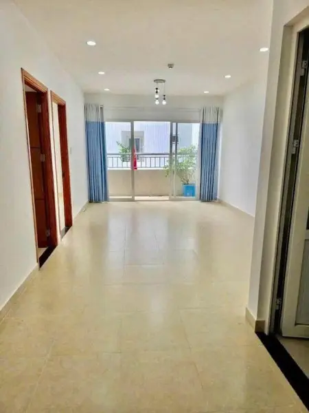 Chung Cư Bàu Cát, Hồng Lạc, Tb: 2P Ngủ, 75M2, Ban Công, 10Tr/Th