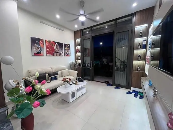 Bán Nhà Phú Thượng – 50M – 5 Tầng – Ô Tô – Sát Ciputra – Chỉ 9,8 Tỷ