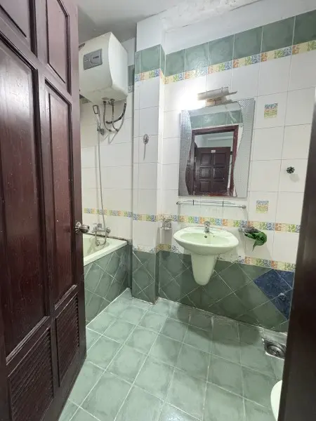 Phòng Máy Lạnh Ban Công Ngay Cao Lỗ Q8