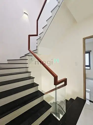 Bán Nhà 3 Tầng - Oto Ngủ Trong Sân - Sát Vinhomes Q9. Giá Nhỉnh 5 Tỷ