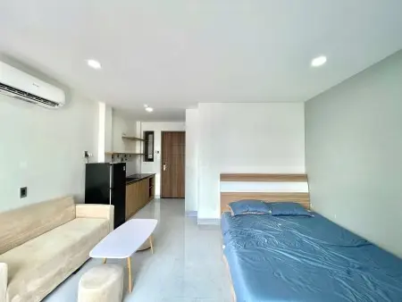 Phòng Ban Công Mới Xây Có Thang Máy - Gần Co.op Hòa Bình