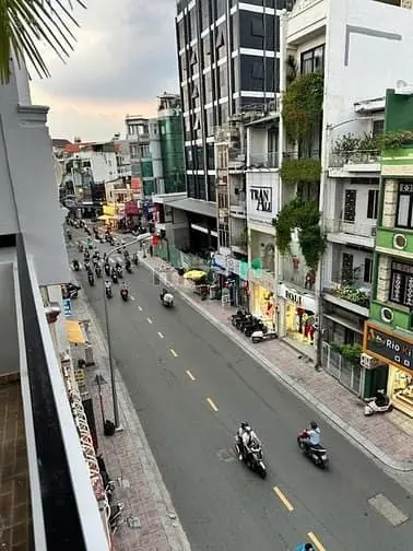 Bán Nhà 2 Mt Huỳnh Văn Bánh P12 Q.pn Ngang 4.2M 4 Tầng Giá Chỉ 14.5 Tỷ