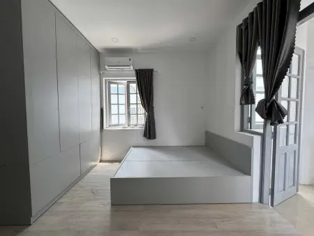 [ Hình Thật Giá Thật ] Căn Hộ Ban Công Nội Thất Cơ Bản Ngay Trung Tâm Q2