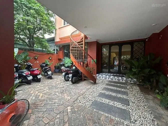 Cho Thuê Nhà Nguyên Căn Mặt Tiền Đặng Tất , Phường Tân Định , Quận 1.