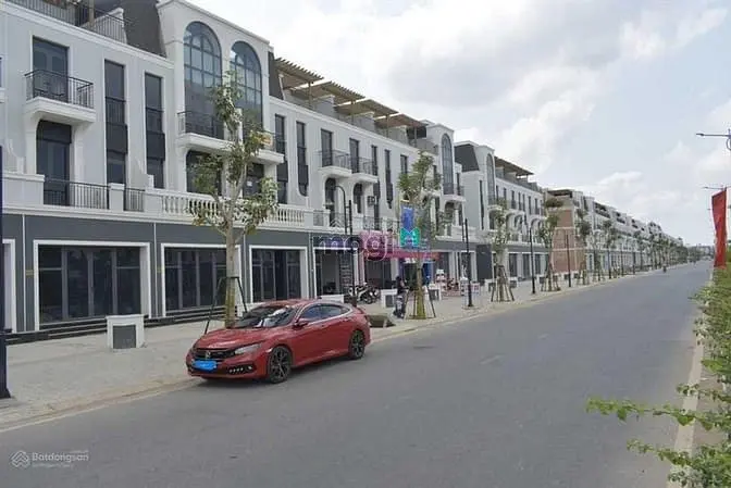 Bán Mặt Tiền Kinh Doanh Cặp Bên Ngân Hàng, Khu Đô Thị Đông Đúc