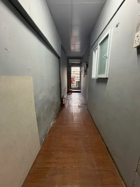 Phòng Cửa Sổ Trần Cao Thoáng Mát, Tầng 1. (Máy Lạnh +200K)Có Chỗ Để Xe Free 1Xe, Giờ Giấc Tự Do