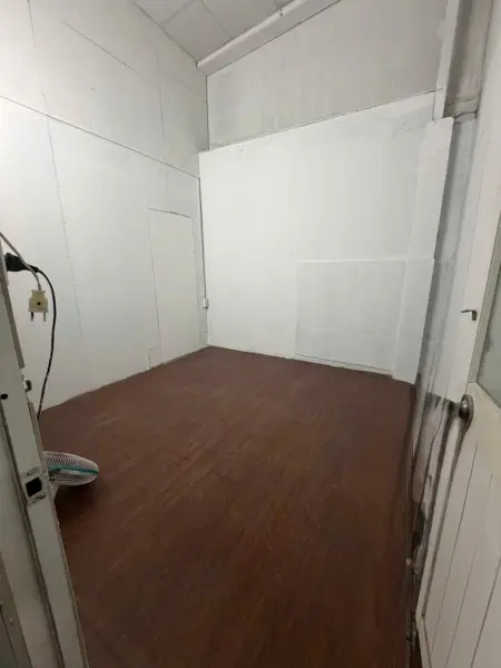 Phòng Cửa Sổ Trần Cao Thoáng Mát, Tầng 1. (Máy Lạnh +200K)Có Chỗ Để Xe Free 1Xe, Giờ Giấc Tự Do