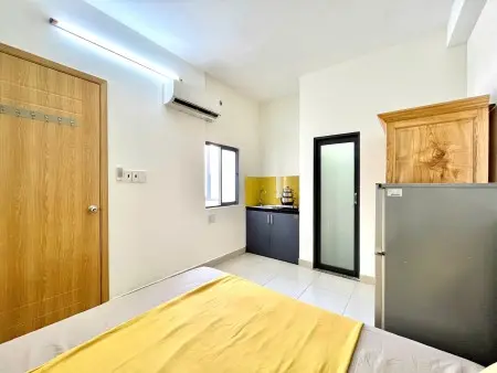 Phòng Cửa Sổ Có Thang Máy Gần Công Viên Làng Hoa - Iuh 2