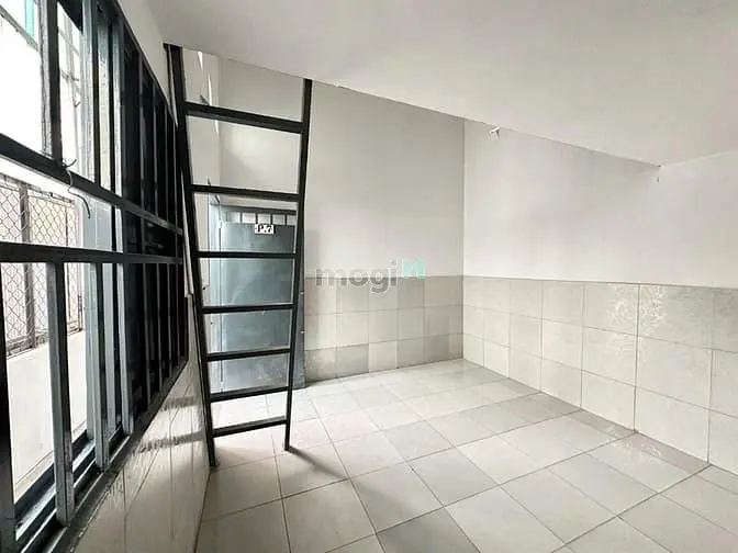 Phòng Trọ Có Gác 25M2 Ngay Cầu Vượt Hoàng Hoa Thám Tân Bình