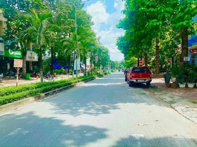 Cho Thuê Nhà Nguyên Căn 5X20Mm2. 1 Trệt, 3 Lầu, Đường Nguyễn Quý Đức