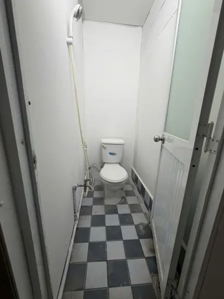 Phòng Cửa Sổ Trần Cao Thoáng Mát, Tầng 1. (Máy Lạnh +200K)Có Chỗ Để Xe Free 1Xe, Giờ Giấc Tự Do