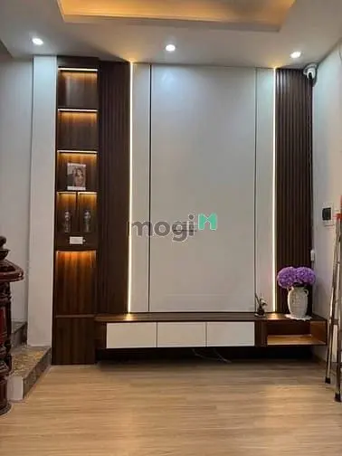 Tầng 3 Ngay Mặt Phố Nguyên Hồng Gần Huỳnh Thúc Kháng 70M Có 2Phòng Ngủ