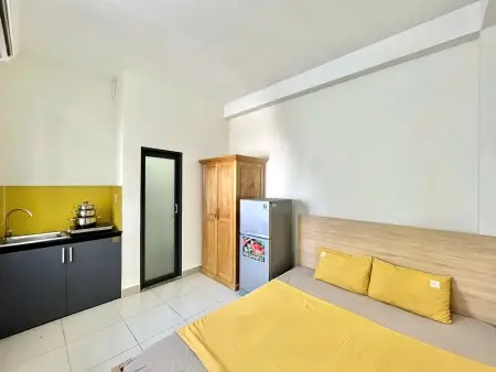 Phòng Cửa Sổ Có Thang Máy Gần Công Viên Làng Hoa - Iuh 2