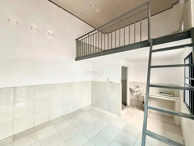 Phòng Trọ Có Gác 25M2 Ngay Cầu Vượt Hoàng Hoa Thám Tân Bình