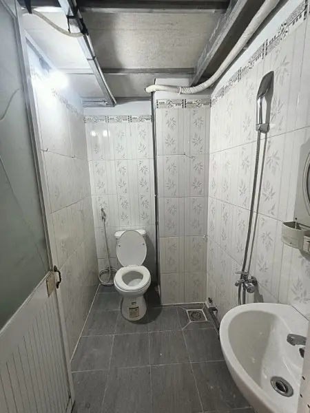 Phòng Máy Lạnh & Quạt Giá 4Triệu (17M2)+Sàn Gác (8M2) Có Cửa Sổ & Wc Riêng