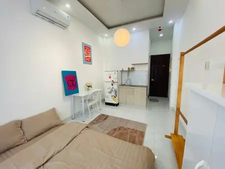 Studio Trần Hưng Đạo 50M Ra Cầu Nguyễn Văn Cừ -Cửa Sổ To Thoáng -Nội Thất Đầy Đủ Như Hình - 2 Xe