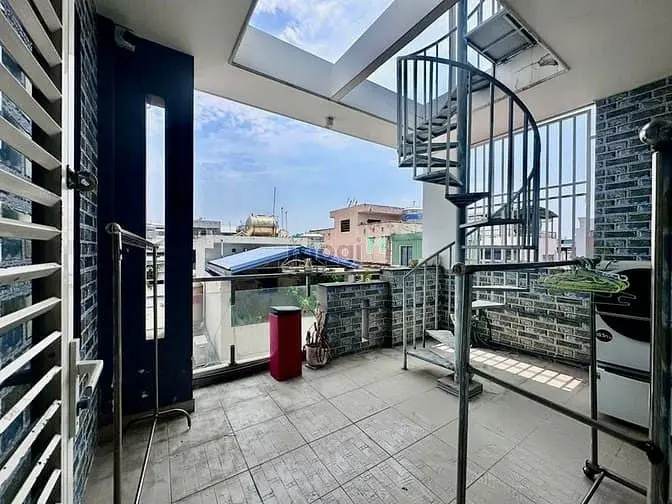 Căn Hộ Ban Công Gác Mái Siêu Xịn Trên Thích Quảng Đức Ngay Uef