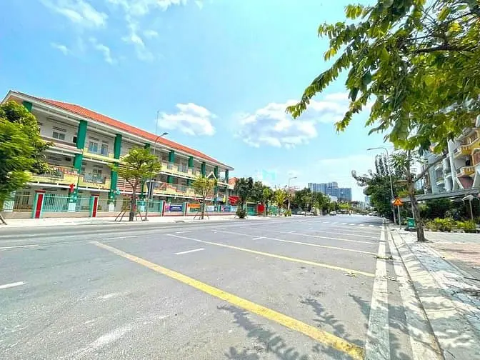 Siêu Vip - Biệt Thự 3 Lầu Áp Mái Mặt Tiền Đường Phú Thuận, Quận 7