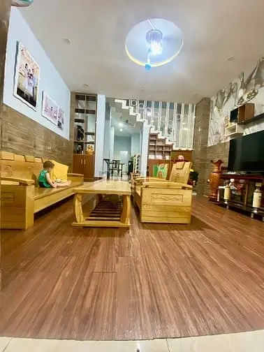 Bán Nhà 3 Tầng Hxh Ngay Chợ Đoàn Thị Kia.dĩ An