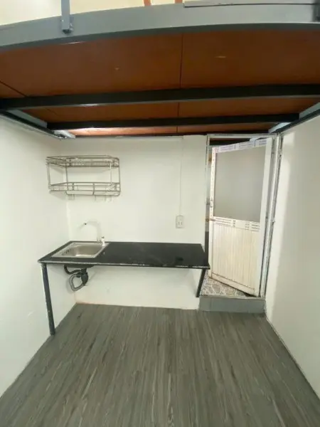 Phòng Gác Bếp, Lầu 1, Cửa Sổ, Sạch Sẽ, Gần Vincom Phan Văn Trị 400M