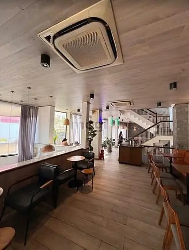 Cho Thuê Góc 2Mt Phù Hợp Mở Café, Nhà Hàng, Showroom Đường Út Tịch