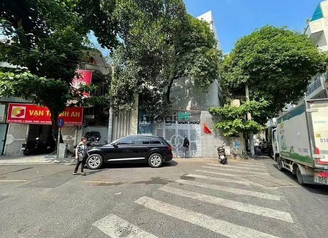 Cho Thuê Nhà Mặt Tiền 1 Lý Văn Phức, Quận 1 - Ngang 12M, Hầm 4Tầng