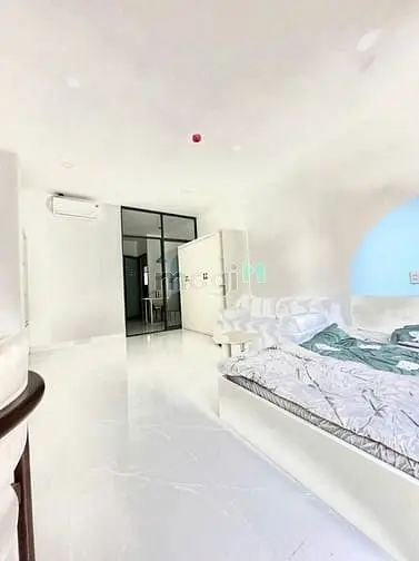 Căn Hộ Full Nội Thất Có Ban Công Gần Ngã Tư Hàng Xanh - Lanmark 81