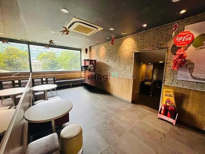 Cho Thuê Tòa Nhà Góc 2Mt Hoàng Văn Thụ - Gần Sân Bay, Khu Văn Phòng