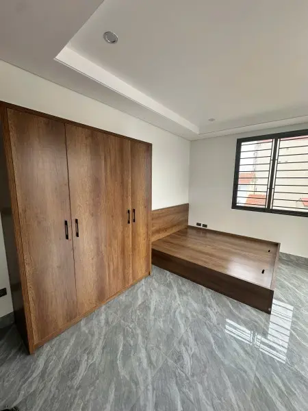 Đối Diện Cđ Fpt, Nhà Mới Xây Thang Máy Pccc Đầy Đủ, Ban Công Sáng Thoáng