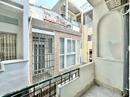 Phòng Gác Lửng, Có Ban Công Siêu Thoáng Mát, Ngay Văn Lang, Uth, Ueh,...