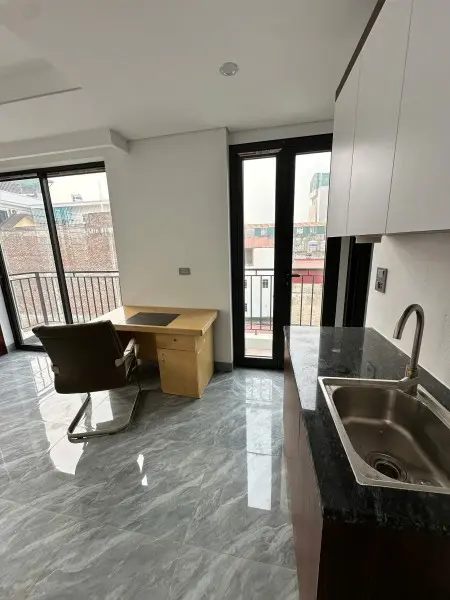 Đối Diện Cđ Fpt, Nhà Mới Xây Thang Máy Pccc Đầy Đủ, Ban Công Sáng Thoáng