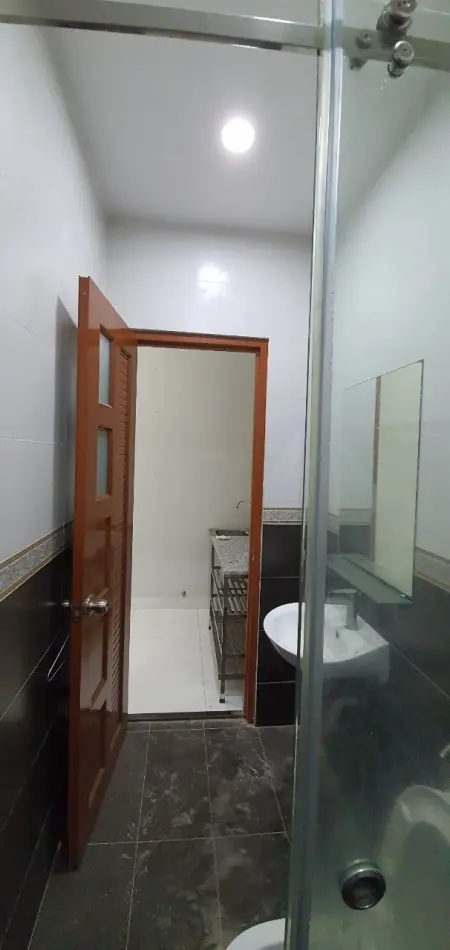 Cho Thuê Phòng Trọ Gác Cao, Có Ban Công Giá 2Tr4 Tại Lý Phục Man, Bình Thuận, Quận 7