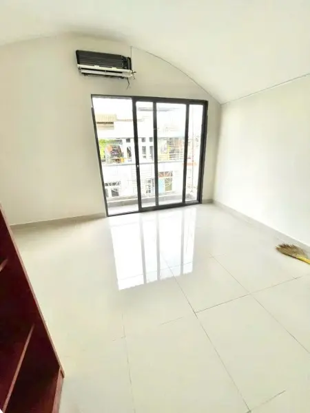 Phòng Mới – Máy Lạnh – Ban Công – Chỉ 4,2 Triệu!