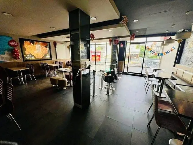 Cho Thuê Tòa Nhà Góc 2Mt Hoàng Văn Thụ - Gần Sân Bay, Khu Văn Phòng