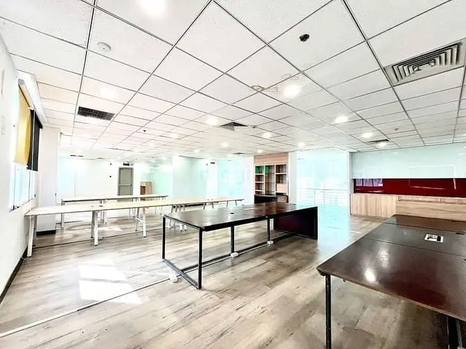 Cho Thuê Văn Phòng Sàn 200M2 Sang Trọng, Cao Cấp View Kính Tại Quận 1