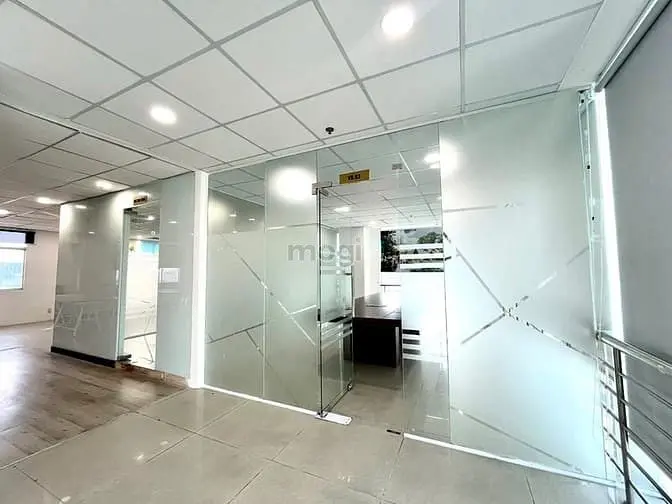 Cho Thuê Văn Phòng Sàn 200M2 Sang Trọng, Cao Cấp View Kính Tại Quận 1