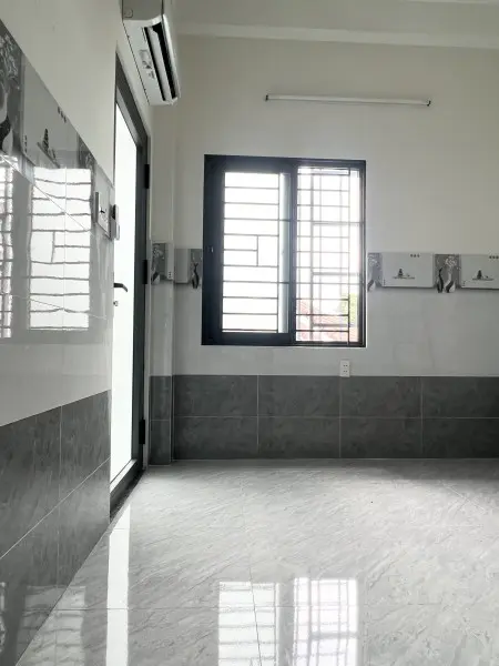 Phòng Mới, Nhà Mới Cách Trường Ngân Hàng 350M