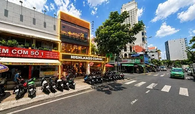 Bán Nhà Góc 2Mt 45 Lý Chính Thắng - Mt 13.5M, Đang Cho Highlands Thuê