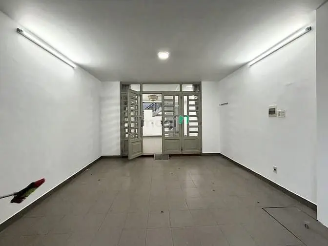 Đất Rộng Nhà Nguyễn Kiệm, Phú Nhuận-Dt:97M²-4Pn 5Wc-Giá:3Tỷ100-Ntcb