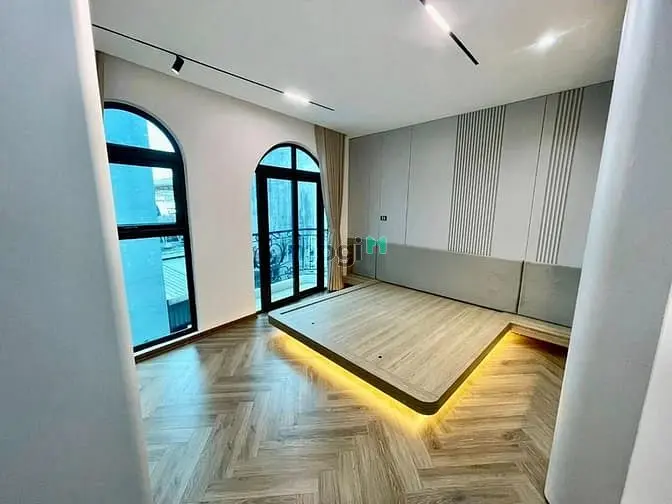 Giảm Sâu Nhà Văn Cao, Ba Đình 30M, 5 Tầng, 1 Nhà Ra Phố, Nhỉnh 6Ty.