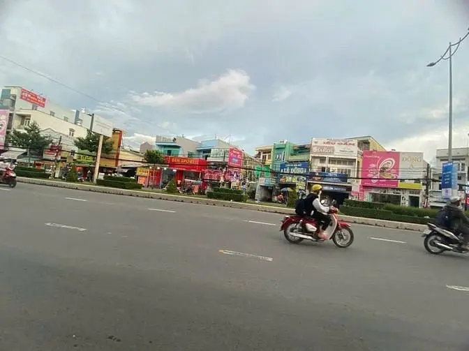 Nhà 2 Lầu Mặt Tiền 3 Tháng 2 Đối Diện Sở Gd&Dt Cần Thơ - 28 Tỷ