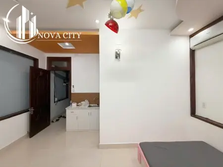 Phòng Có Cửa Sổ Trời Gần Nhà Thờ Nam Hải - Q8