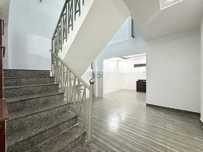 Đất Rộng Nhà Nguyễn Kiệm, Phú Nhuận-Dt:97M²-4Pn 5Wc-Giá:3Tỷ100-Ntcb