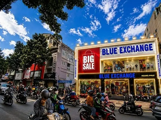 Cho Thuê Siêu Phẩm Góc 2Mt Ngang 20M - Nguyễn Trãi, Vỉa Hè Cực Rộng